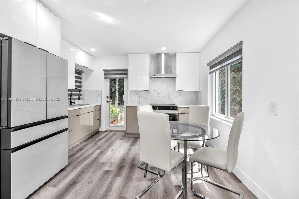Foto principal - 886 NE 134th St