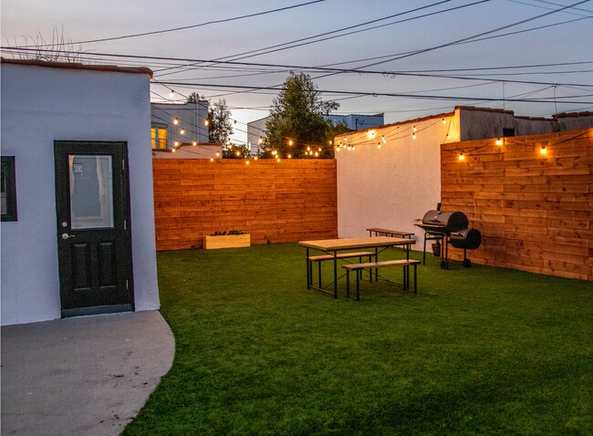 Foto del edificio - 1247 S Tremaine Ave