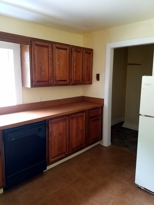Foto del edificio - 1 Bedroom Freshly Painted Apartment with Bonus Room On Route 390 In Canadensis