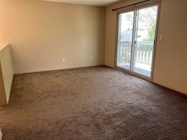 Building Photo - 3 Bed 1 Bath Unit in Red Deer, AB