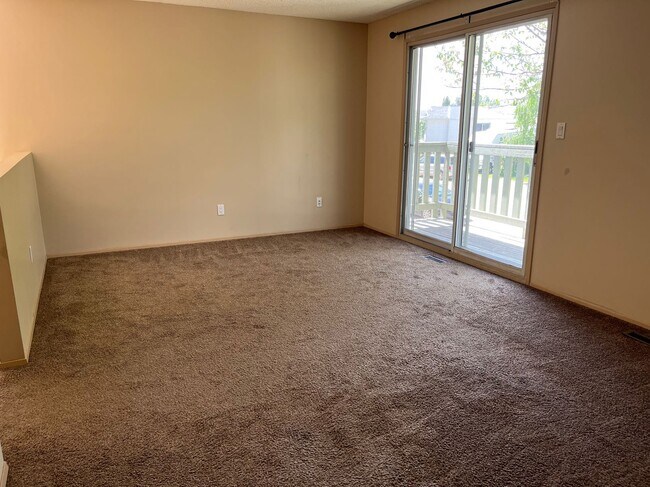 Photo du bâtiment - 3 Bed 1 Bath Unit in Red Deer, AB
