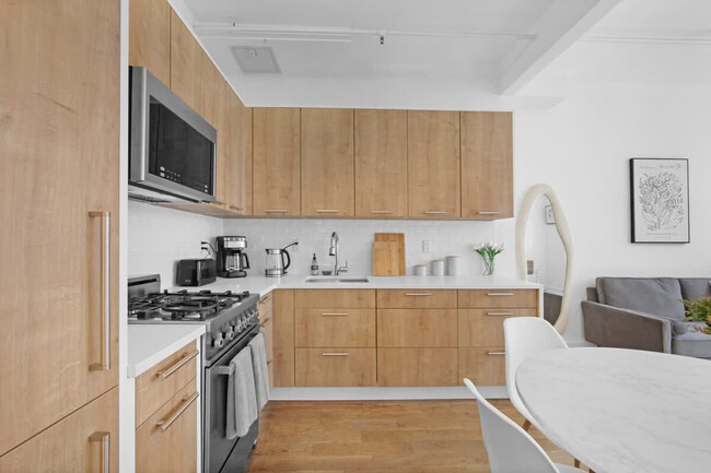 Foto del edificio - 517 W 45th St