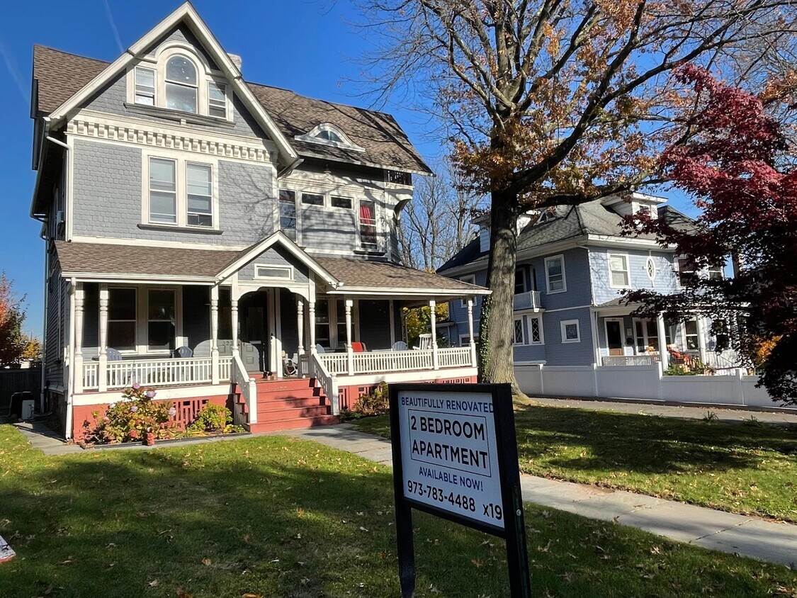 Primary Photo - 323 Claremont Ave