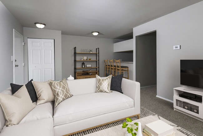 Building Photo - Chesapeake Pointe