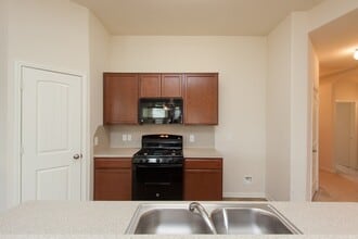 Building Photo - 107 Piney Pathway