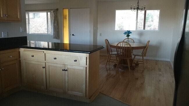 Foto del edificio - 1600 Henry Ridge Mtwy