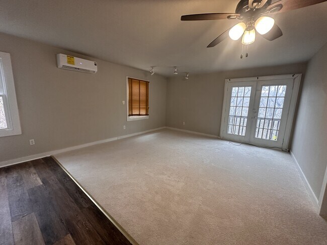 Foto del edificio - 542 Wagon Trail Rd