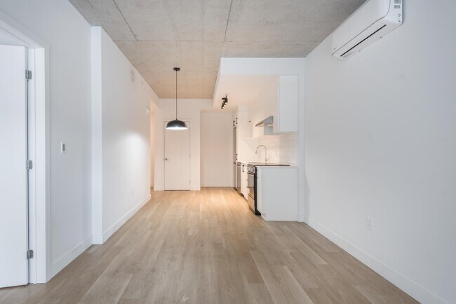 Building Photo - S301