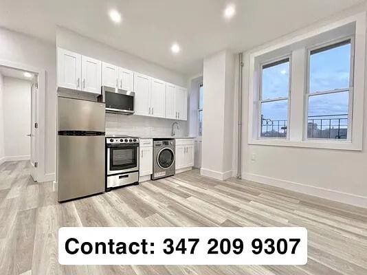 Building Photo - 350 W 42nd St