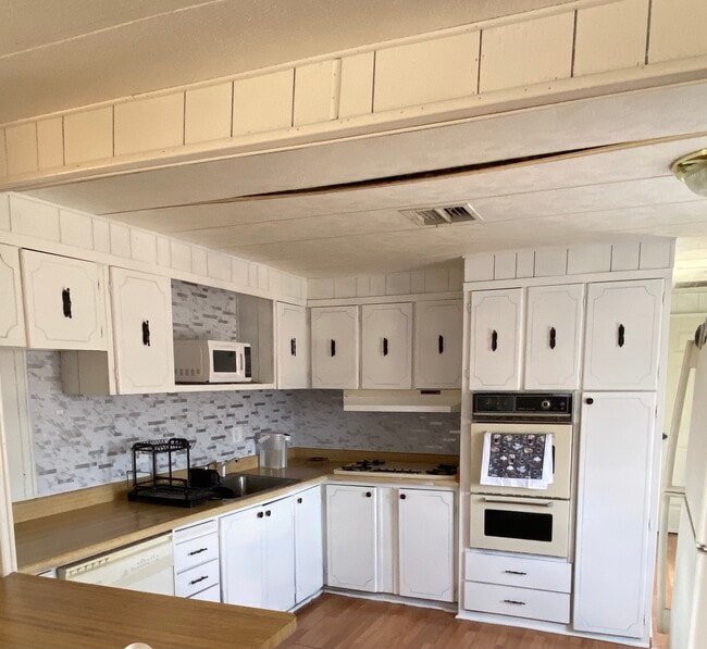 Building Photo - 42982 Valley Center Rd