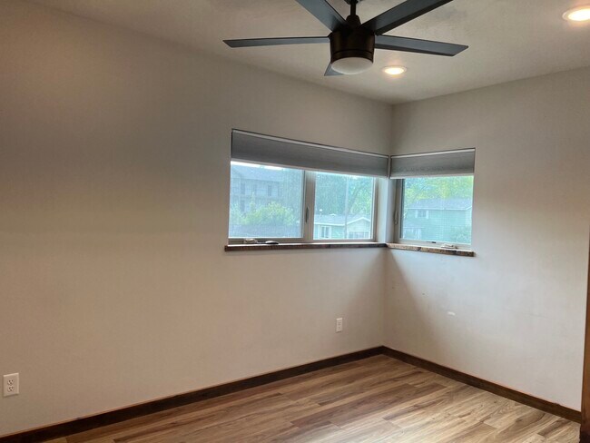 Foto del edificio - 877 S Grant St