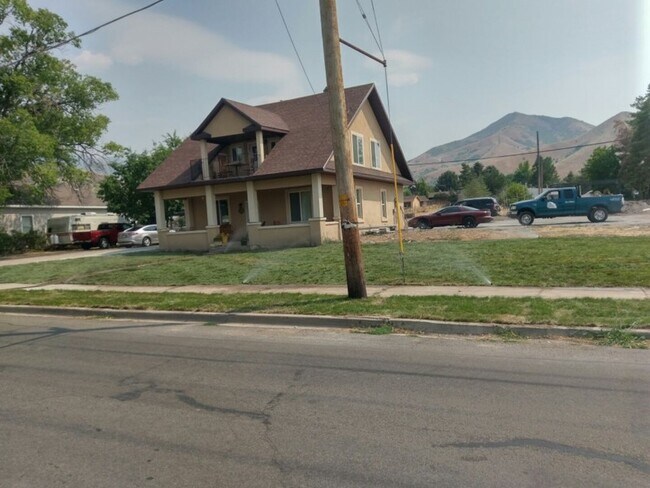 Building Photo - 195 W 400 S