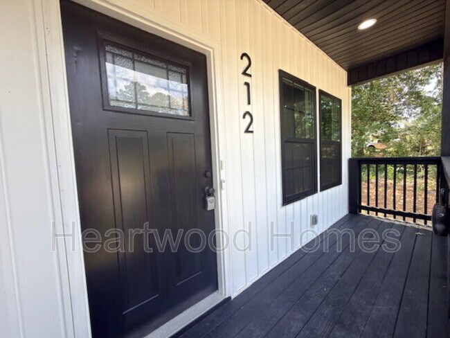 Foto del edificio - 212 Lincolnshire Blvd