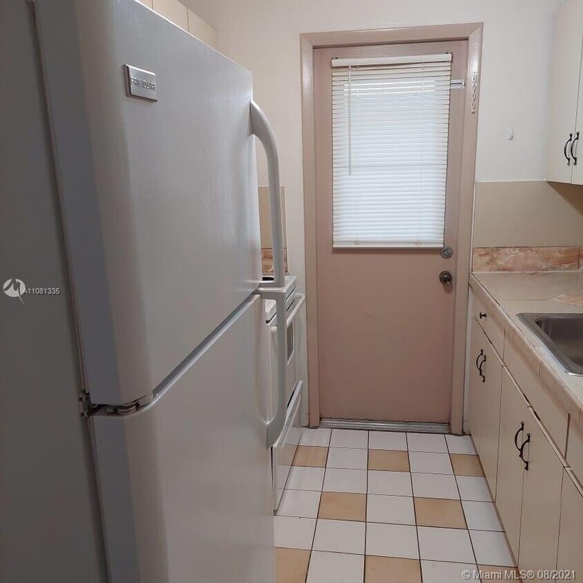 Foto principal - 1581 NE 8th St