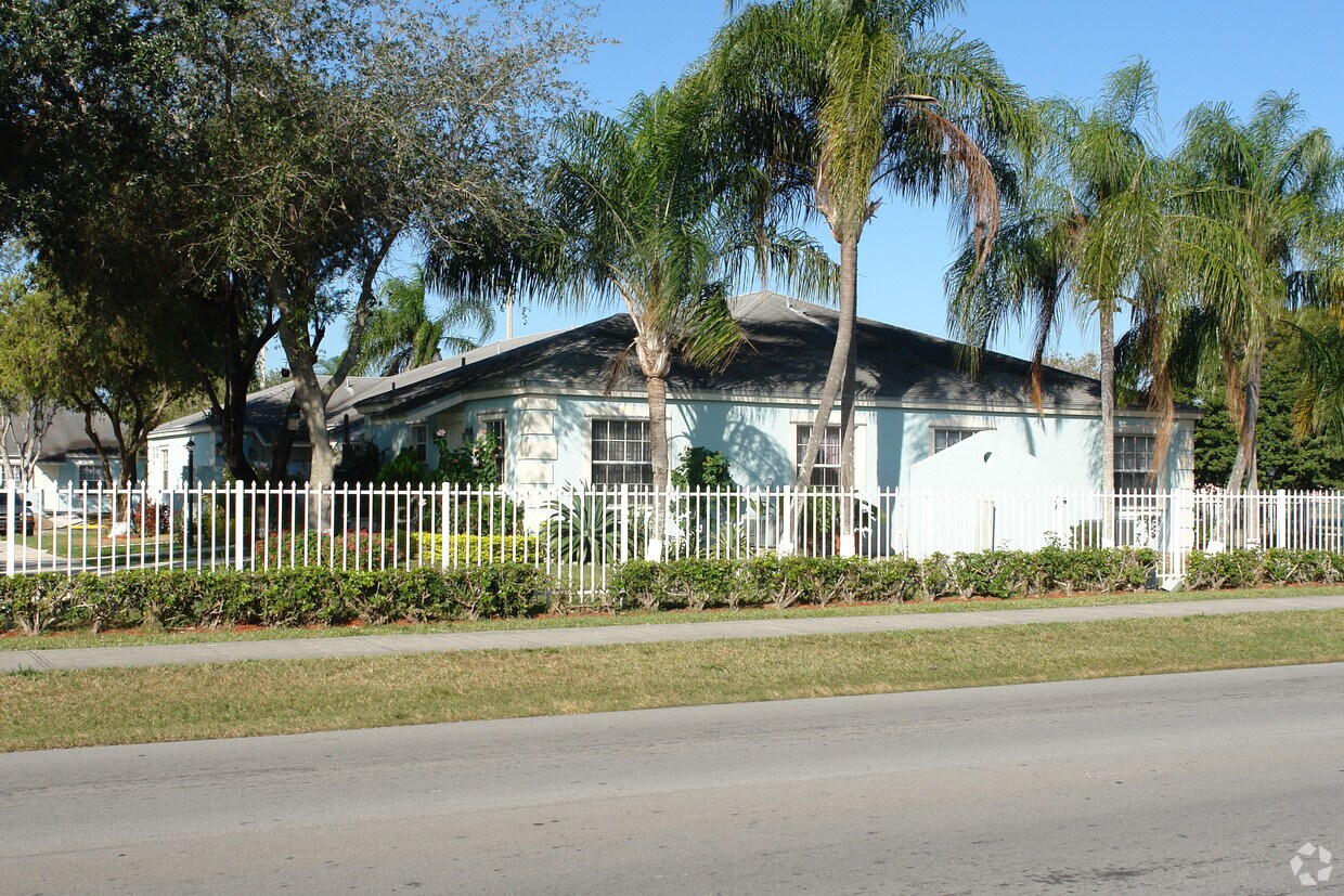 Primary Photo - Palm Villas