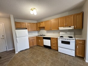 Building Photo - 151 Queen St