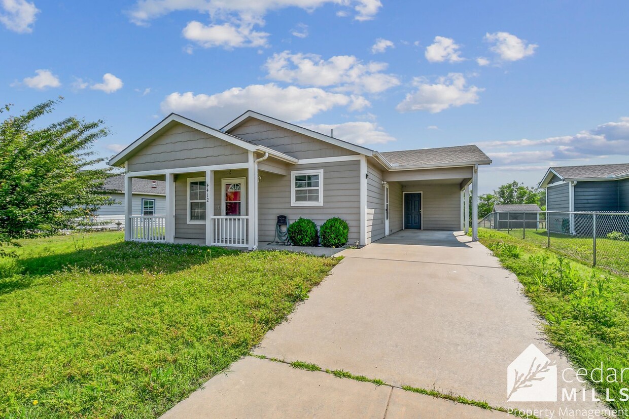 Primary Photo - 2 Bedroom Home Near Starlight Drive In