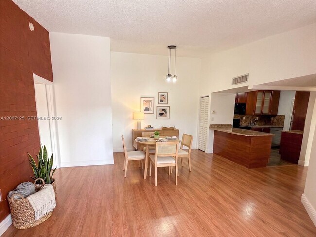 Foto del edificio - 20741 NE 4th Ct