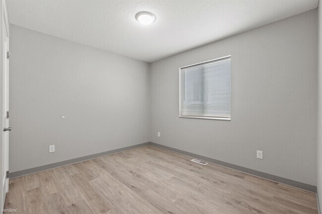 Building Photo - 3 br, 2 bath Duplex - 1502 Bell Street