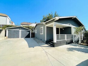 Building Photo - 706-708 Tularosa Dr
