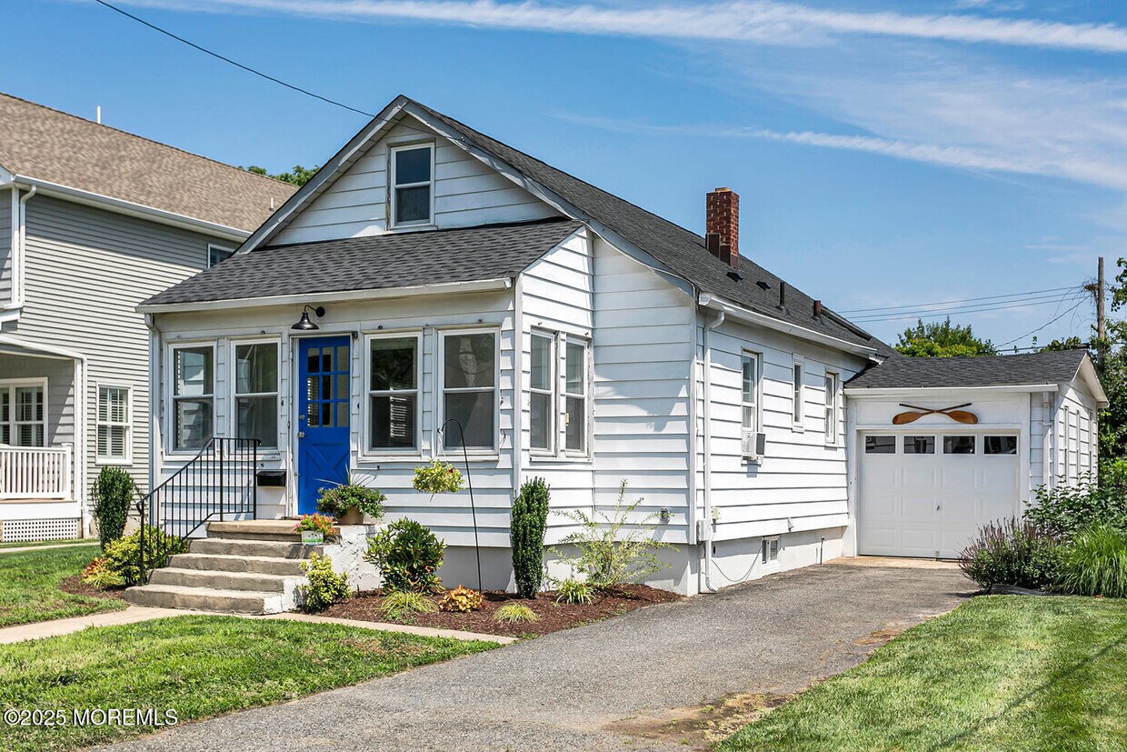 Primary Photo - 608 Mercer Ave