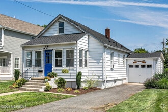Building Photo - 608 Mercer Ave
