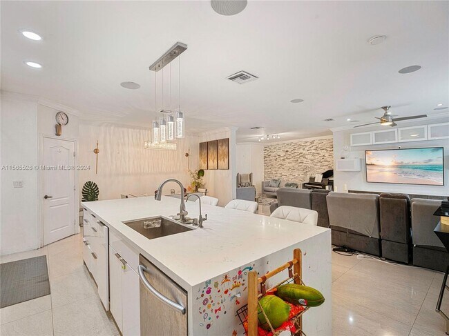 Building Photo - 11210 NW 75 Th Lane 00, Medley, FL 33178
