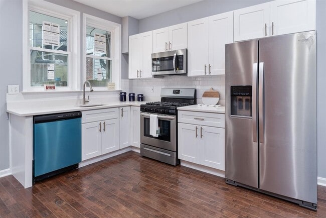 Building Photo - 525 S East Ave