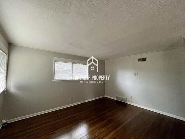 Foto del edificio - 1550 Colonial Rd