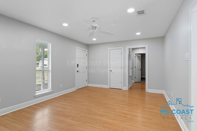 Foto del edificio - 472 Ginger Dr