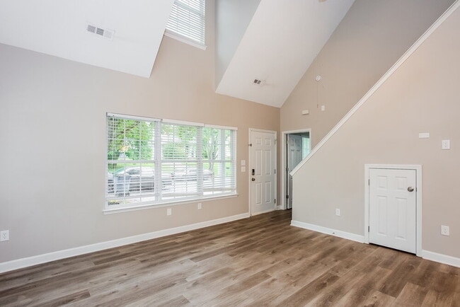 Building Photo - 711 Continental Dr