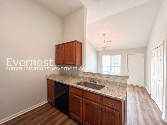 Building Photo - 9136 Kaitlyn Dr S