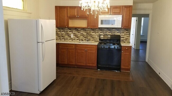 Foto del edificio - 111 Hollywood Ave