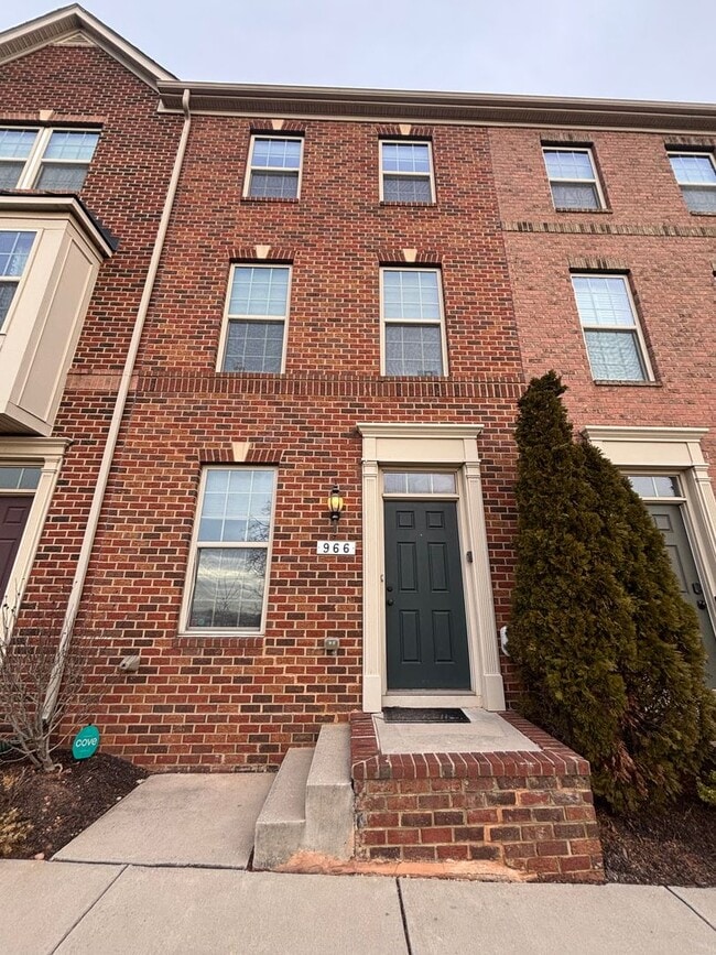 Building Photo - 966 S Macon St.