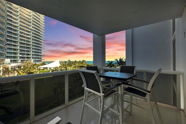 Building Photo - 10275 Collins Ave