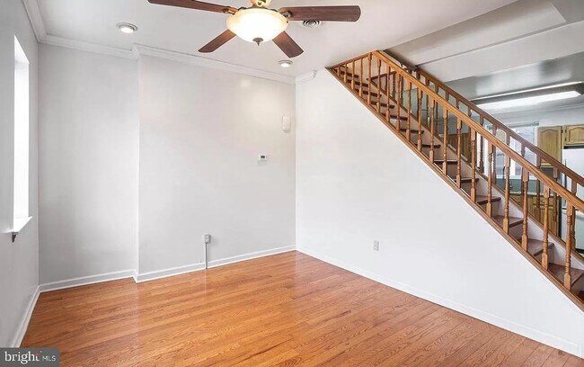 Photo - Bright 2 bed 1 bath in graduate hospital! House