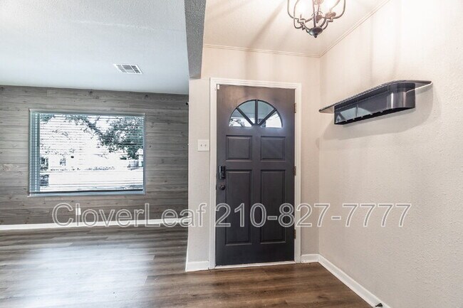 Foto del edificio - 11210 Cedar Elm Dr