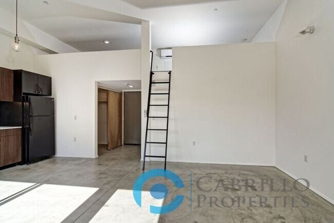Building Photo - 2870 Fourth Ave