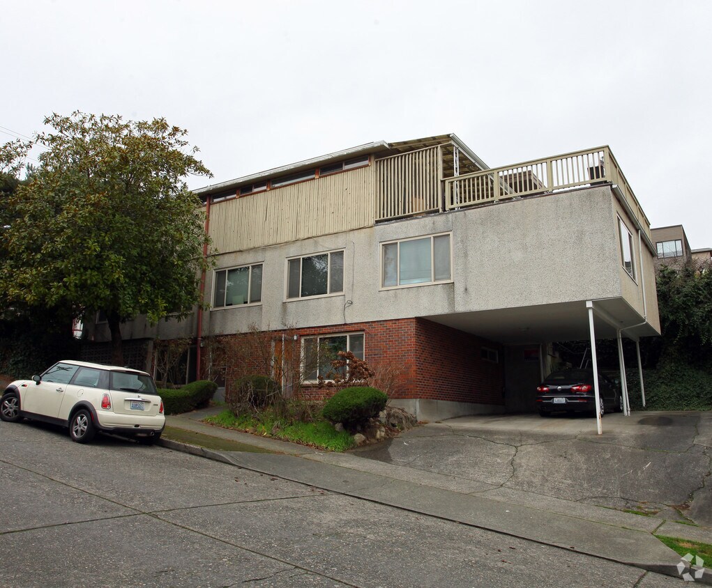 Building Photo - 1300 6th Ave N