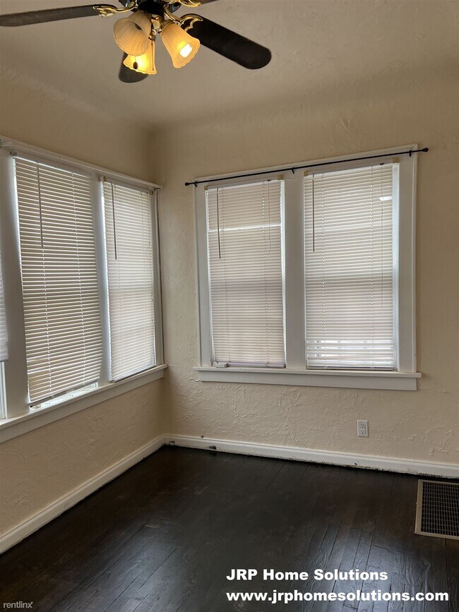 Building Photo - 2 br, 1 bath Duplex - 108 S Bowen St Upper