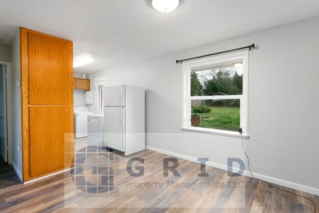 Foto del edificio - Spacious One Bedroom for Rent with Huge Backyard!