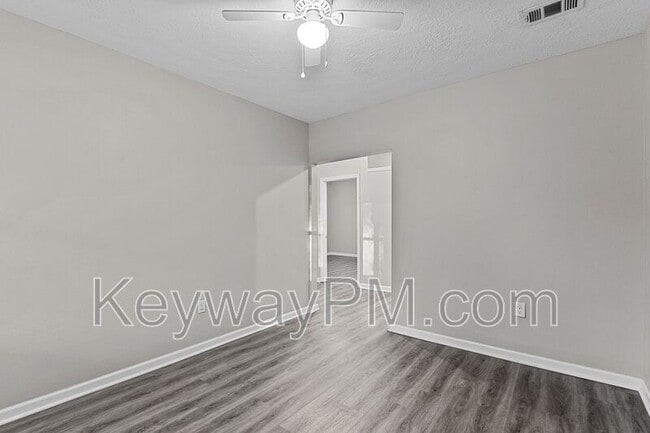 Building Photo - 1120 Dodge Ln