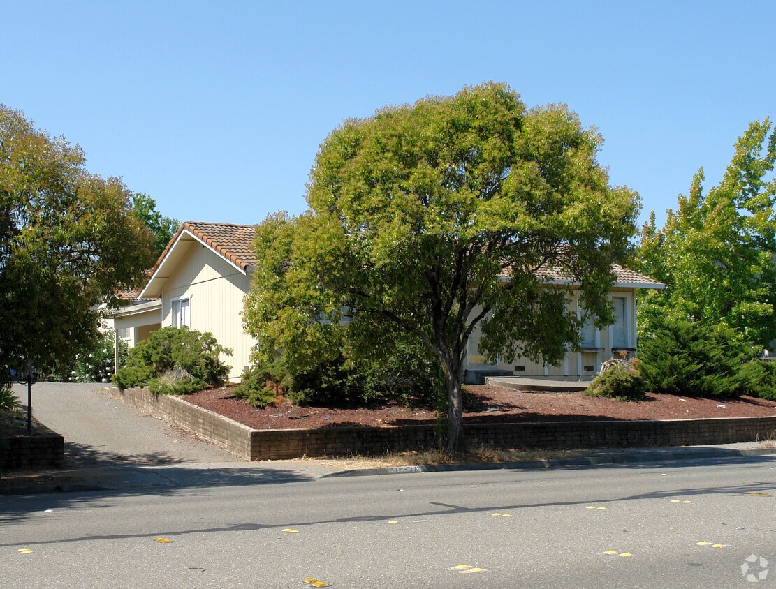 Primary Photo - 1717 Mission Blvd