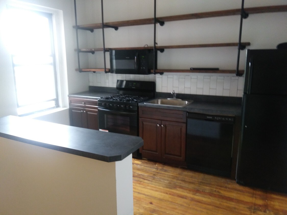 Primary Photo - 20 E 18th St