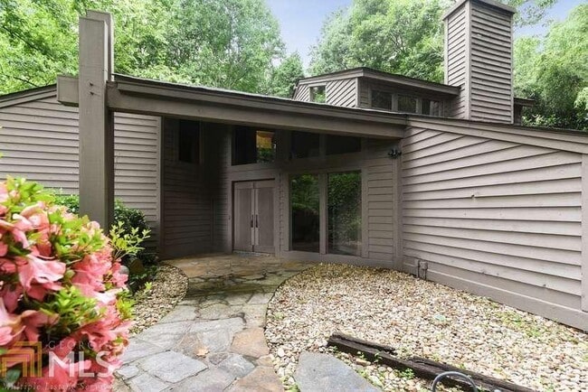 Building Photo - 4936 Powers Ferry Rd NW