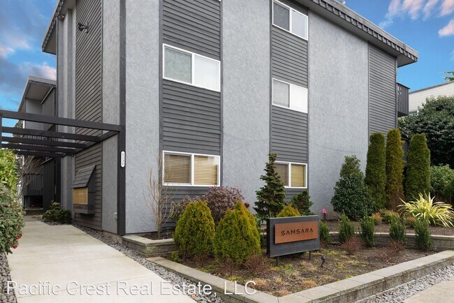 Building Photo - 2132 California Ave SW