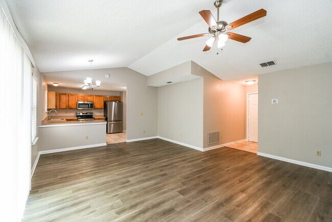 Foto del edificio - 6983 Huntington Woods Cir E