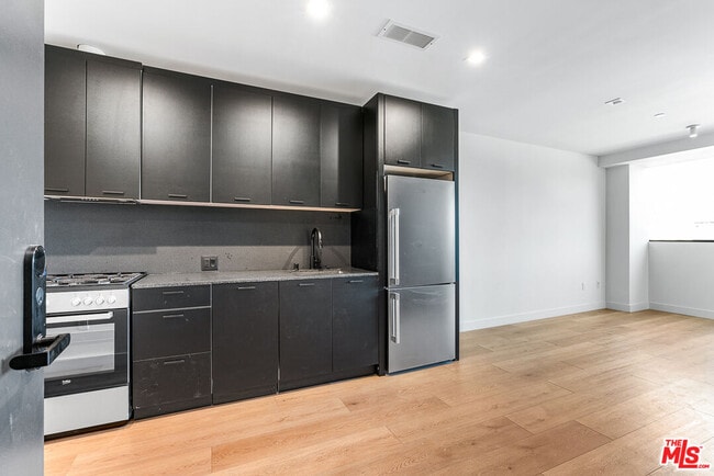 Building Photo - 3688 Overland Ave