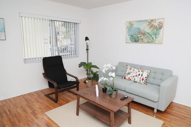 Foto del edificio - 219 Antilla Ave