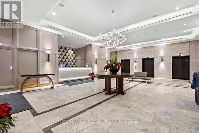 Photo du bâtiment - 155 Yorkville Ave